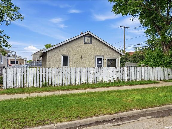 2nd image of 916 Iroquois STREET W