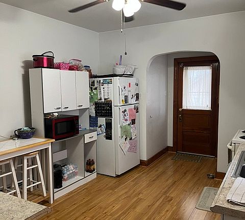4th image of 413 W Main St