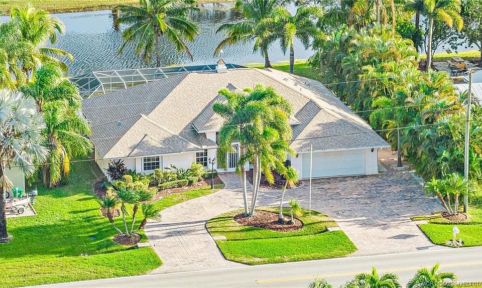 1st image of 2656 SE Grand Dr