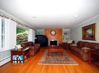 165 Bacon Rd, Old Westbury, NY 11568