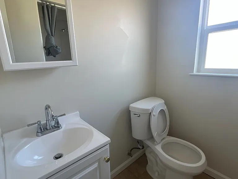 236 Locust St — Photo 7