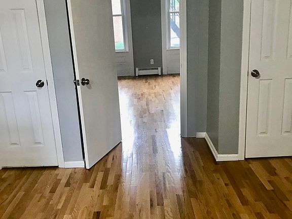 4th image of 133 Howe St #1