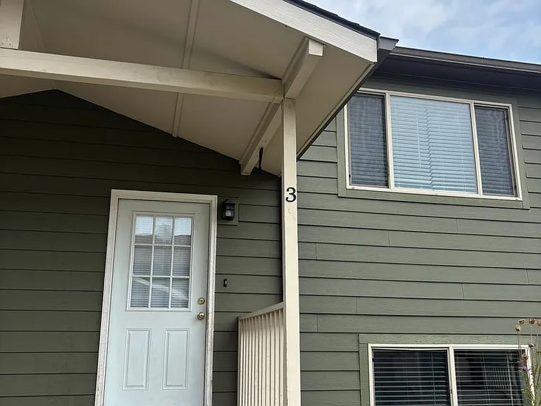16 Hoffman Dr #1-4 — Photo 2