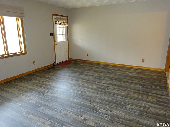 4th image of 302 E Lincoln St