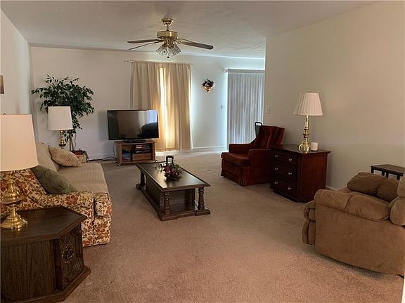 3rd image of 133 Westwood Ct