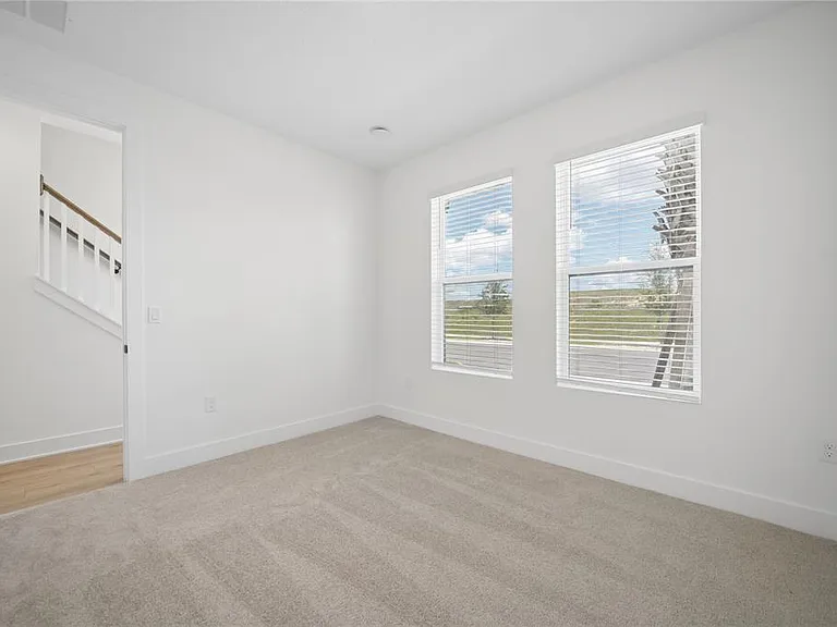 15219 Hamlin Park Dr — Photo 6