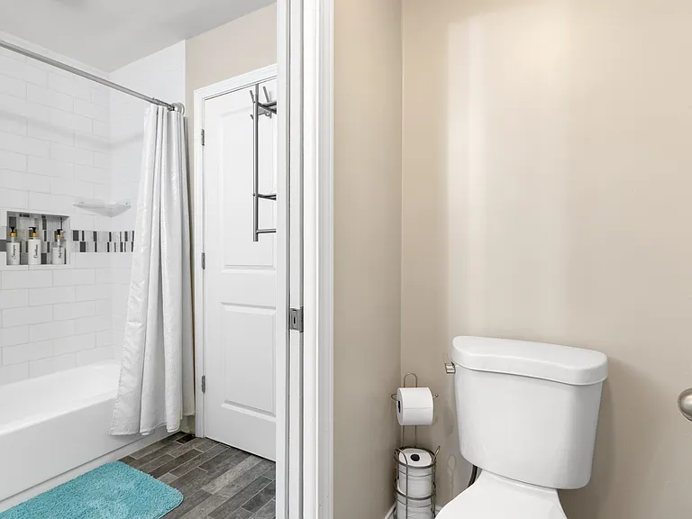 424 W Avery St — Photo 25