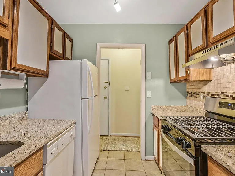 3846 Lyndhurst Dr #302 — Photo 11