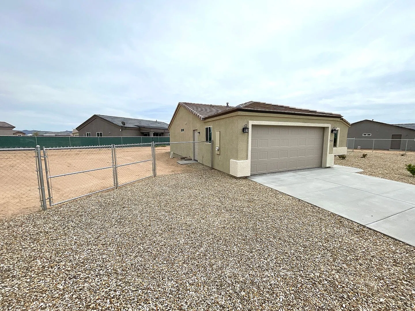 Modern 3-Bedroom Home with Mountain Views & RV Parking! — Photo 4