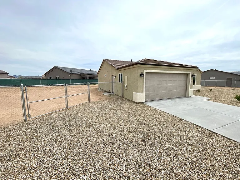 488 S Santa Rosalia — Photo 4
