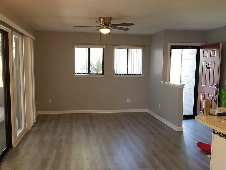 817 Premier Dr — Photo 3