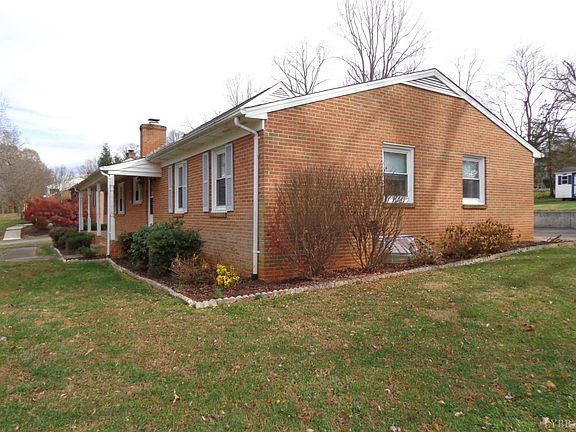5th image of 200 Lake Forest Dr