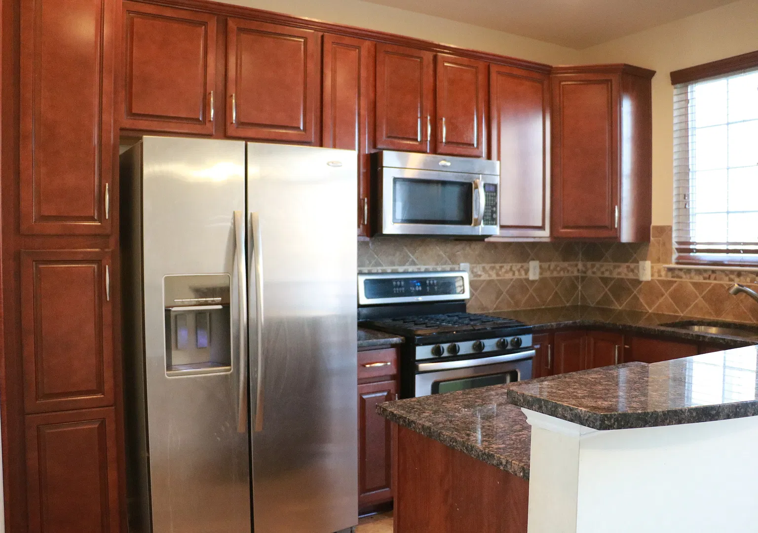 Coming Soon - End Unit Luxury 3bed + 2 Full/2 Half Th! Two Car Garage Parking — Photo 2