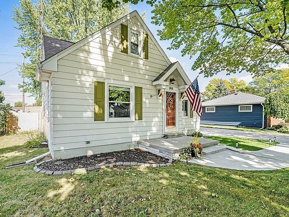 3rd image of 932 Thornapple St