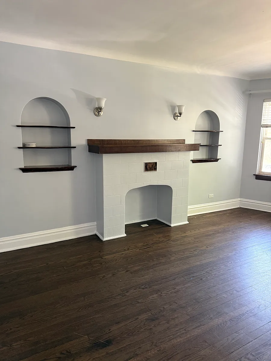 Living Room - 6128 N Hamilton Ave #1N