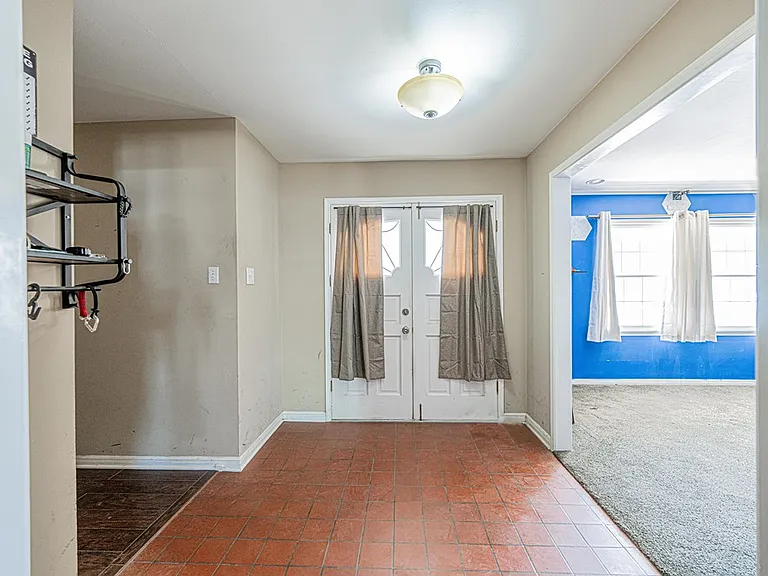 2818 Frontier Dr — Photo 8