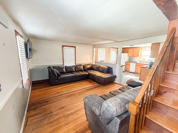 3rd image of 11 Livingstone Ave