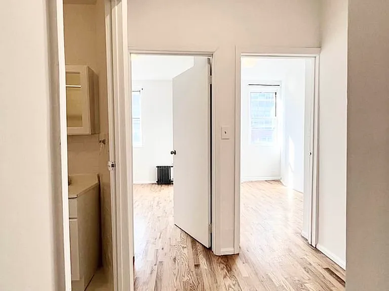 394 Manhattan Ave #3R — Photo 5