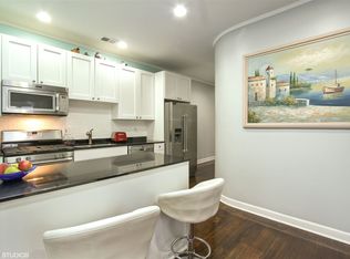 838 N Racine Ave #404, Chicago, IL 60642