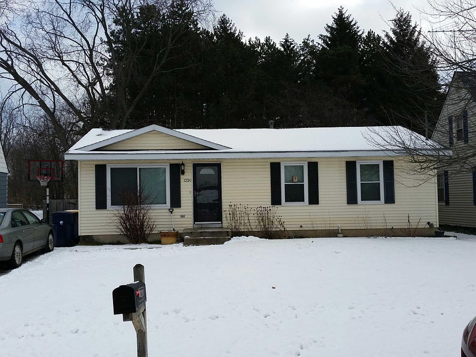 1st image of 1230 Plymouth Ave NE