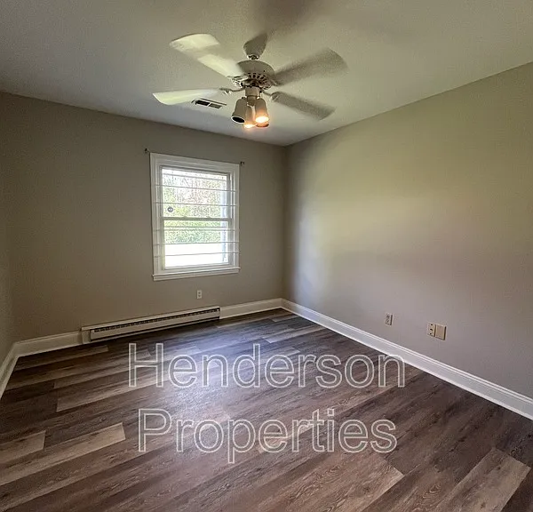300 W Arrowood Rd — Photo 7