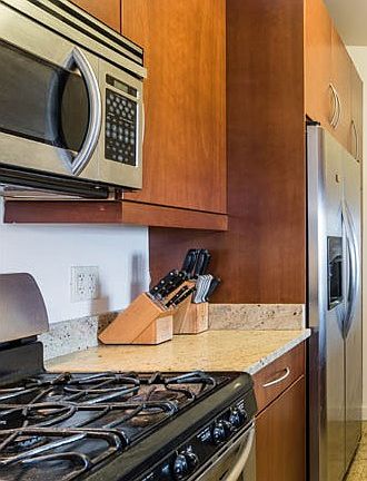 Easy Flow Kitchen w/ Bar