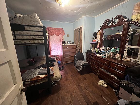 5th image of 411 E Holt St
