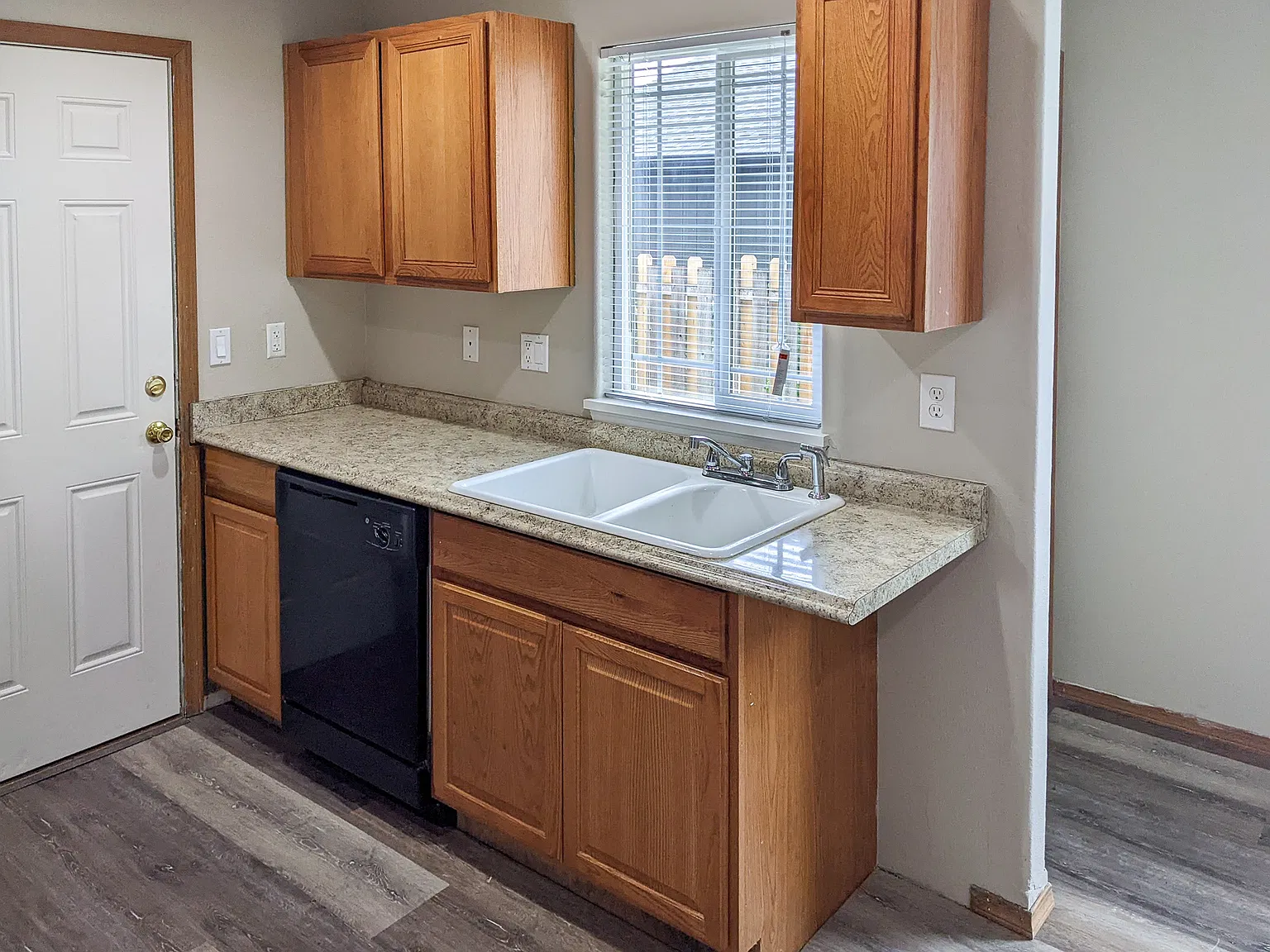 3 bed, 1.5 bath, 1172 sqft, $1,795 — Photo 4