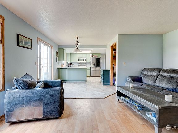 4th image of 15618 NE 70th Street
