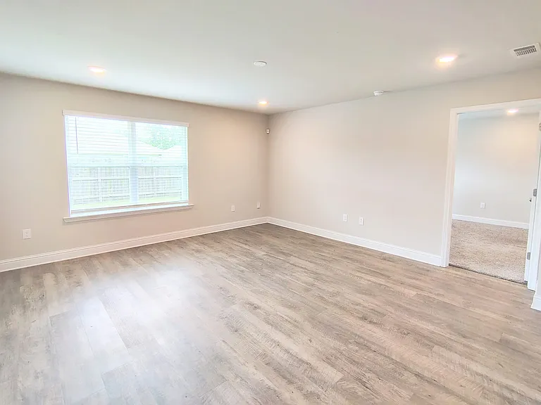 Eastland Cir — Photo 9