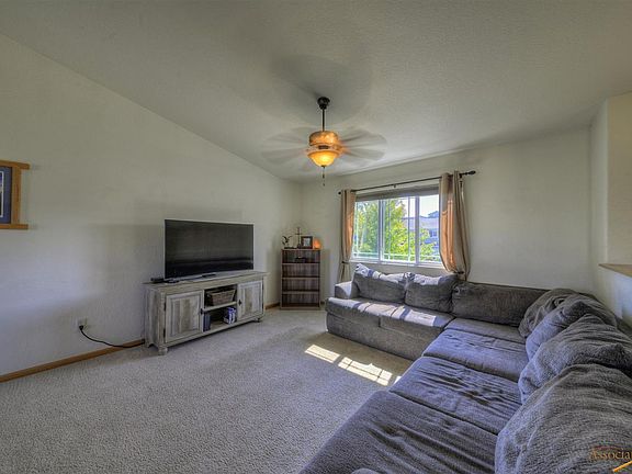 4th image of 122 Adonia Ln
