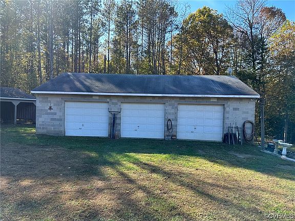 3rd image of 7170 Sparks Ln
