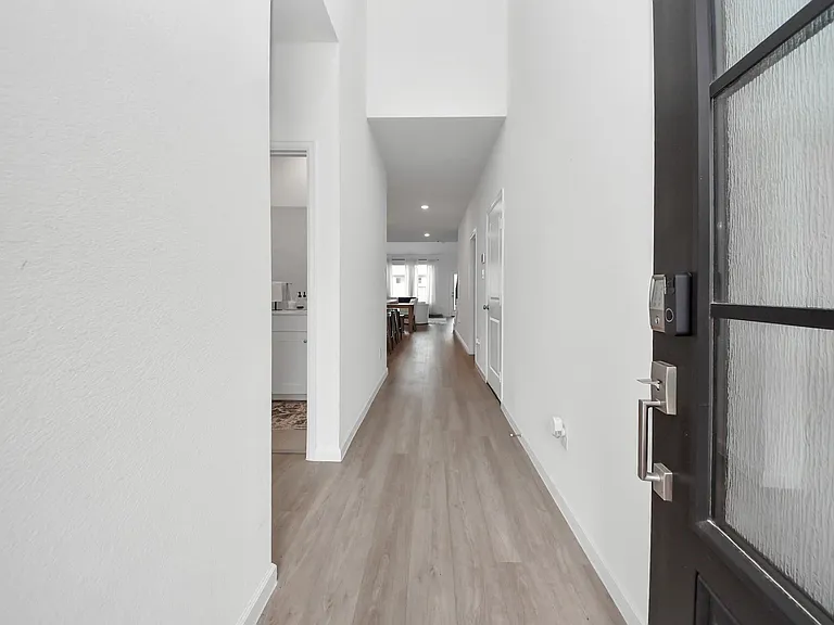4946 Sky Bluff Dr — Photo 3