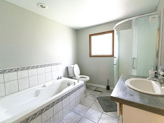 3rd image of 58 Amherst Dr