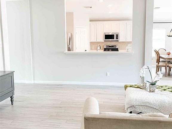 5th image of 2914 Laguna Shores Ln