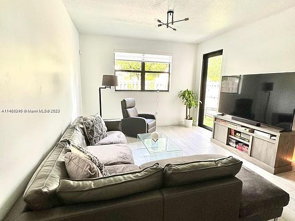 5th image of 10453 NW 81st Ter