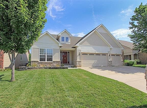 195 Berry Manor Circle Front