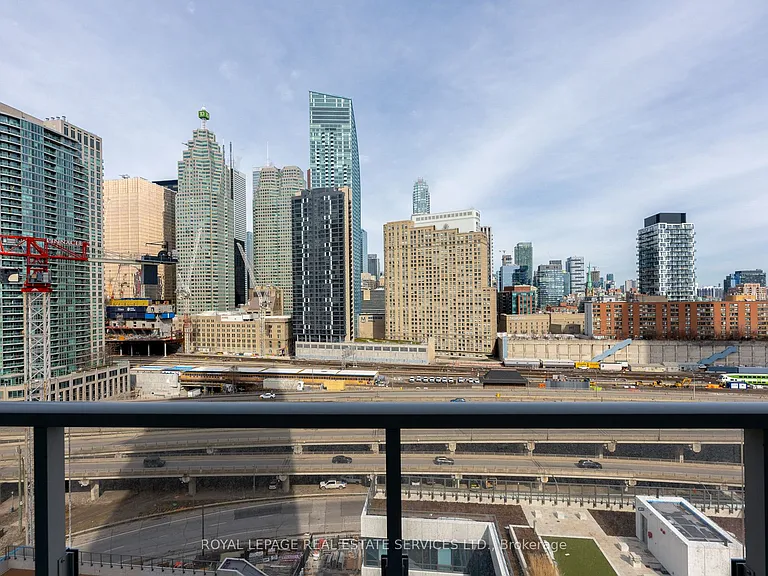 28 Freeland St #1307 — Photo 8