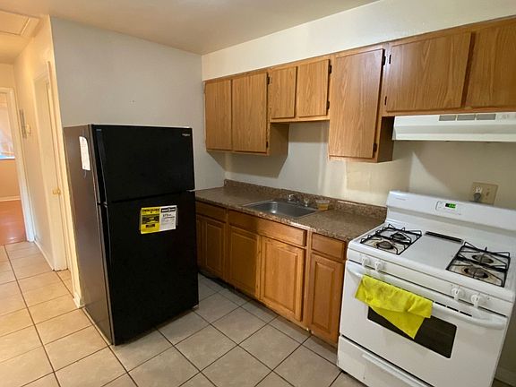 3rd image of 10 Marvin Gdns APT C
