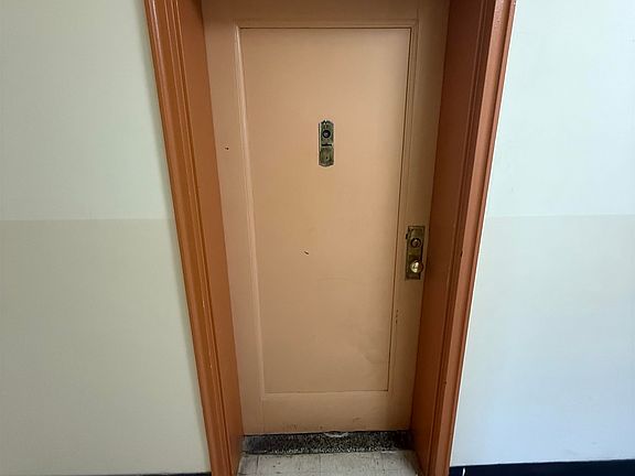 3rd image of 165 Vroom St APT 4M