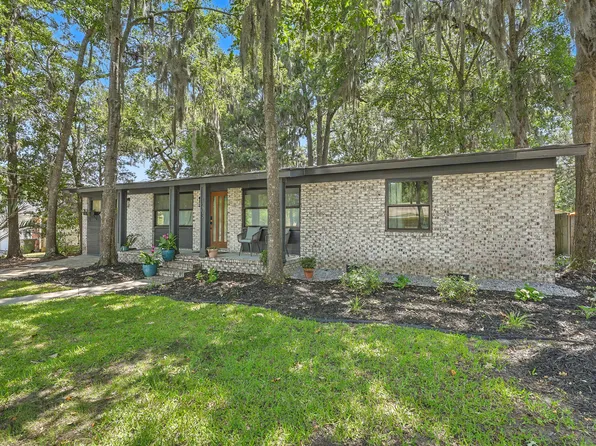 1203 Valley Dr, Hanahan, SC 29410