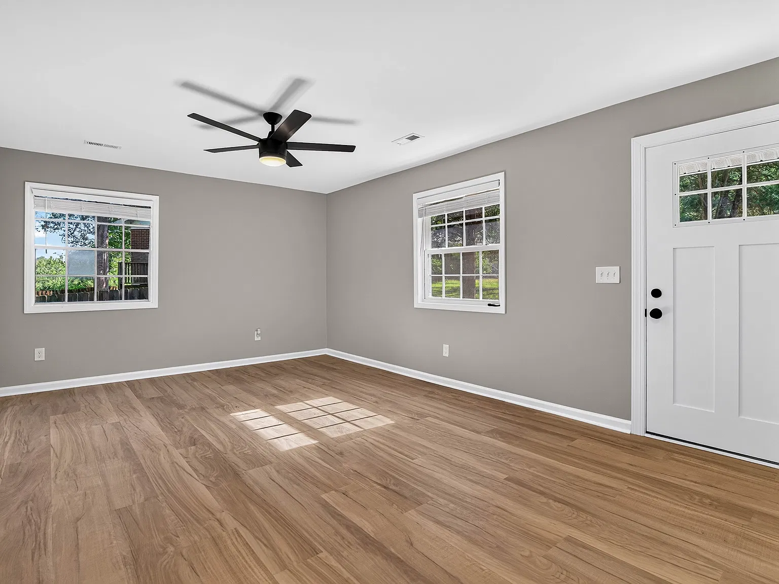 4 bed, 1196 sqft, $1,850 — Photo 2