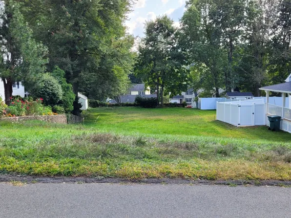 Fairlawn Street, Bristol, CT 06010