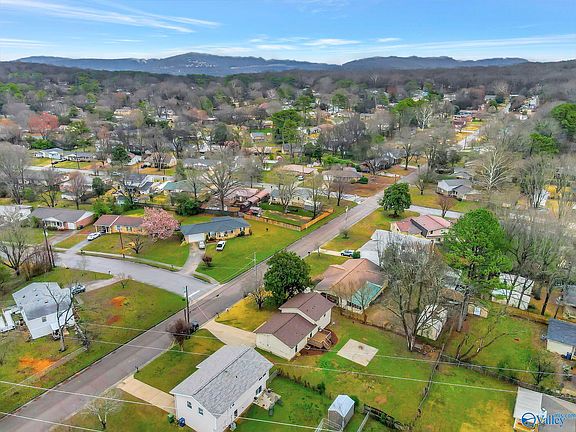 5th image of 218 Cumberland Dr SE