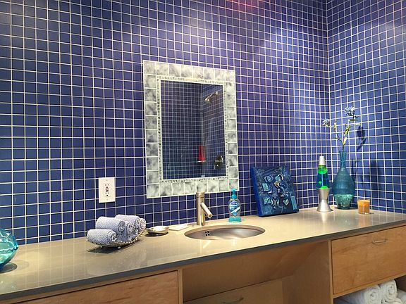 Main Bath Counter