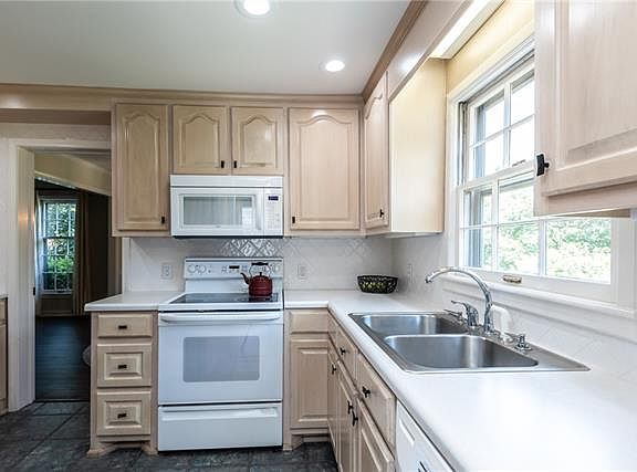 5th image of 116 Creekside Dr
