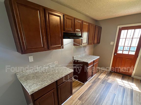 4th image of 872 Western Park Dr