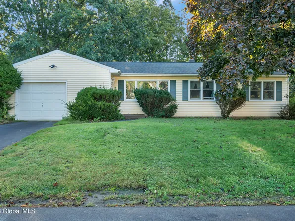 9 Clearview Boulevard, Castleton, NY 12033