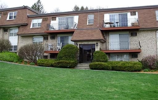2nd image of 6 Williamsburg Ct Unit 21