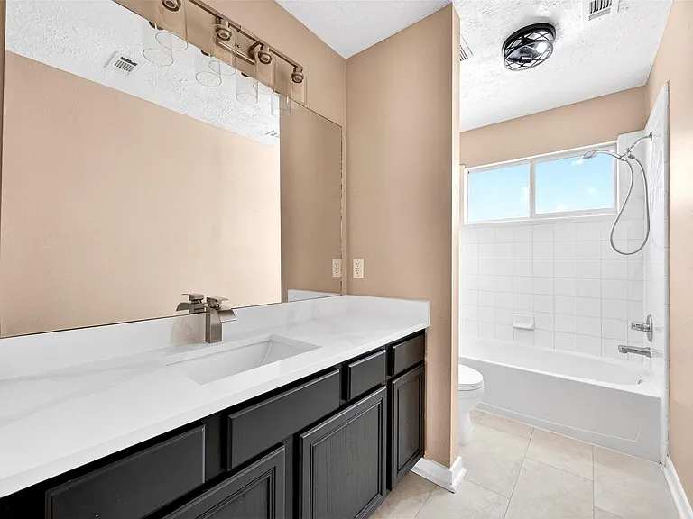 15014 Middle Oaks Blvd — Photo 32